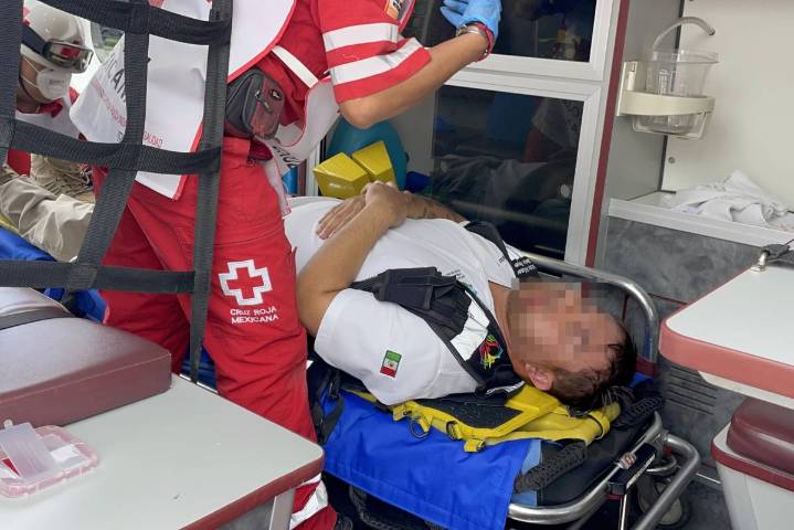 Acelerado motociclista derrapa y se estrella con camioneta al sur de Saltillo