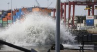 Cierran 112 puertos en toda la costa peruana por oleajes de ligera a fuerte intensidad