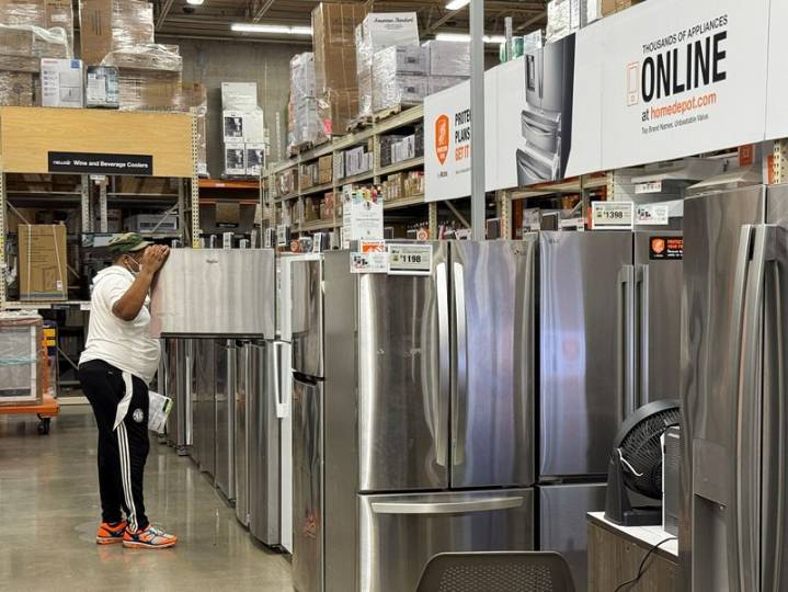 US producer prices accelerate in July as costs of services and goods surge