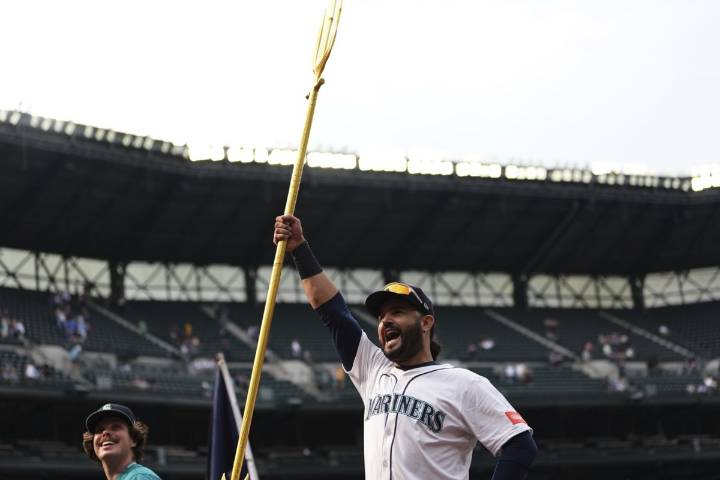 Suárez's three-run homer lifts Mariners over Padres 4