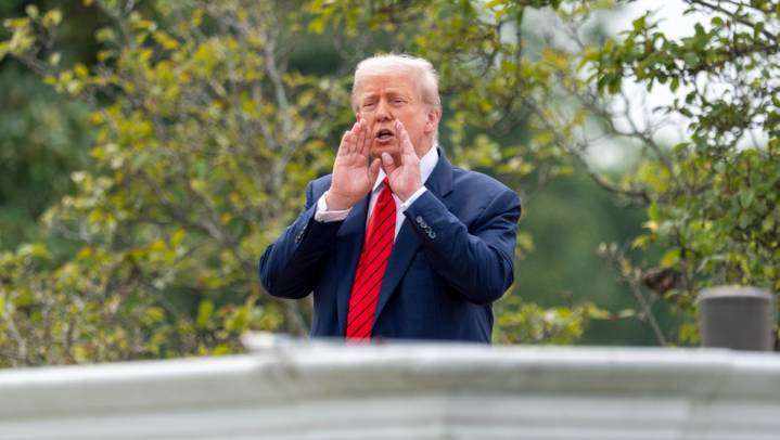 Entran en vigor aranceles de Trump a decenas de países