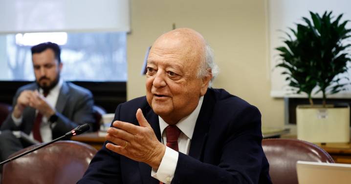Embajador Viera-Gallo confirma que aún hay 97 chilenos detenidos por disturbios en estadio de Argentina