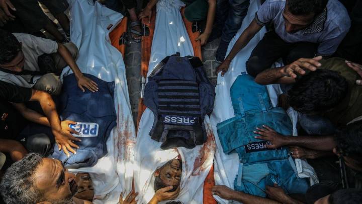 Quiénes eran los 5 periodistas muertos en el ataque de Israel contra el hospital Nasser de Gaza
