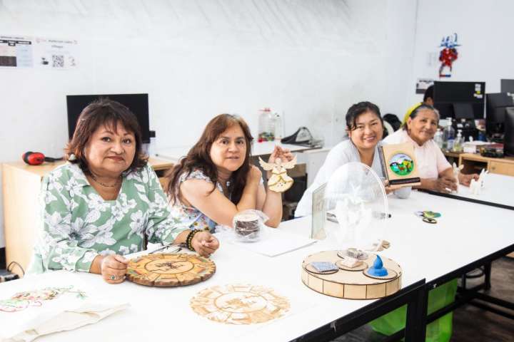 Artesanos peruanos se capacitan en herramientas tecnológicas para innovar en su producción