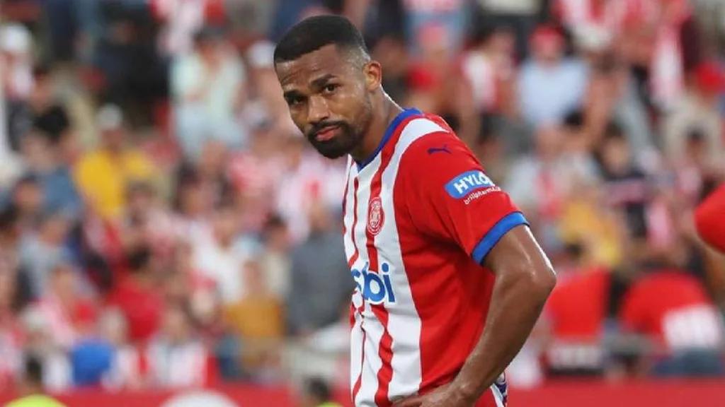Yangel Herrera sale del partido Girona-Villarreal con molestias musculares