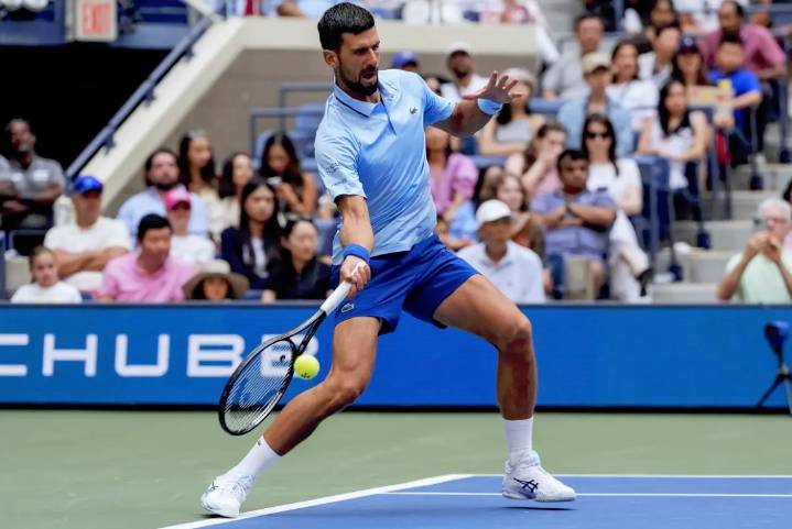 Novak Djokovic avanza con desaliento personal en el US Open