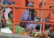 Siete menores migrantes solicitantes de asilo llegan este domingo a la Península desde Canarias