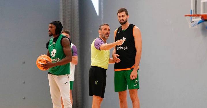 El primer entrenamiento del Unicaja, con Kravish y Castañeda