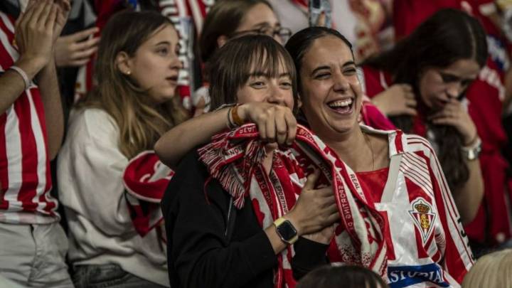 A la venta las entradas del Deportivo - Sporting, una de las mareonas más esperadas por la afición sportinguista