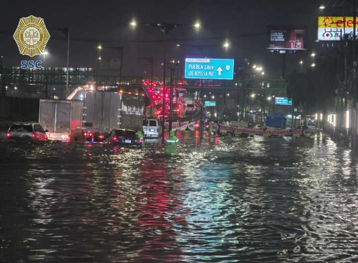Lluvias dejan afectaciones en varias alcaldías; continúan alertas roja y naranja
