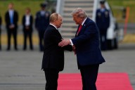 Trump recibe a Putin con alfombra roja: comienzan reunión en Alaska