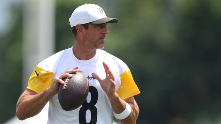 Aaron Rodgers returns to practice with leg wrapped after getting stepped on