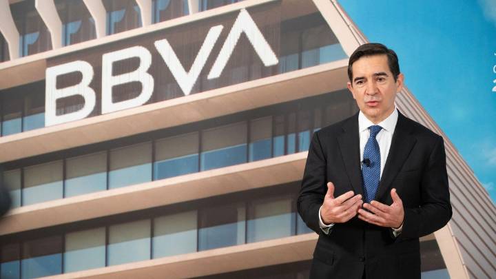 El BBVA mantiene la opa pese a la venta de la filial británica del Sabadell