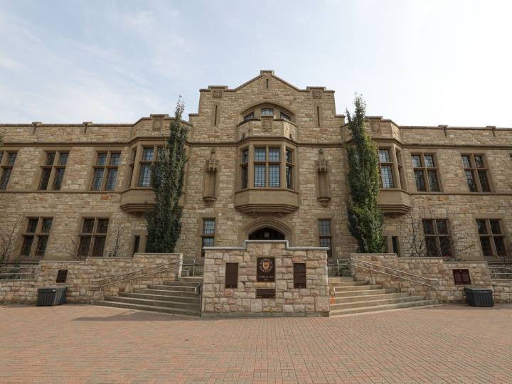 Saskatchewan universities facing enrolment pressures from federal immigration policies