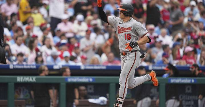 Mayo, Rogers lead Orioles to 5-1 victory over the Phillies