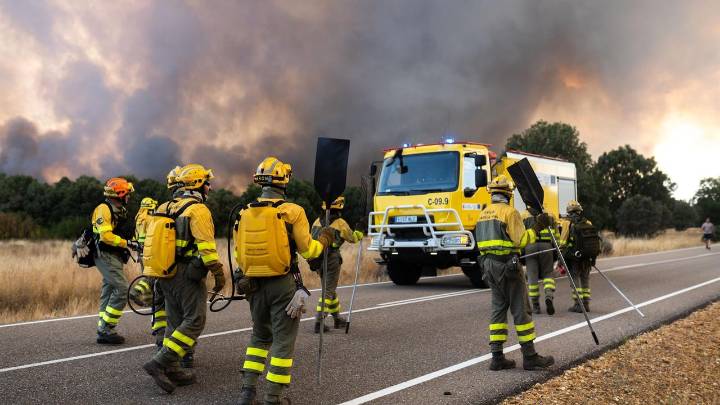 Castilla y León mantiene activos 18 fuegos, 10 graves, con reproducciones por el viento