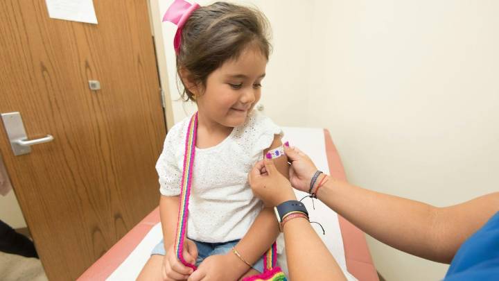 Llamado a padres: vacunas al día para el regreso escolar