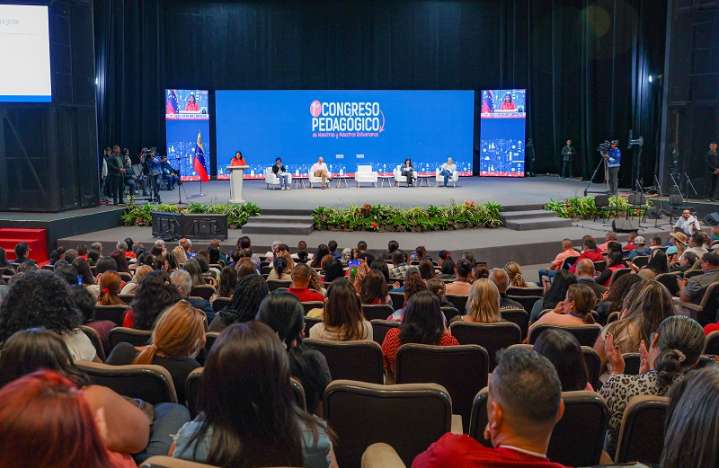 Delcy Rodríguez: La educación es vanguardia ante la guerra económica