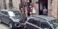 Franeleros no deben exigir dinero por cuidar o estacionar autos en calles de Morelia: comisario