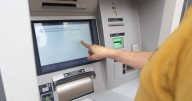 La razón por la que nunca debes pedir el recibo al sacar dinero en un cajero automático