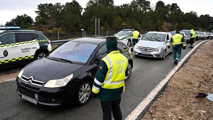 La Guardia Civil ya multa: vigila miles de maleteros para comprobar que lleves este artilugio