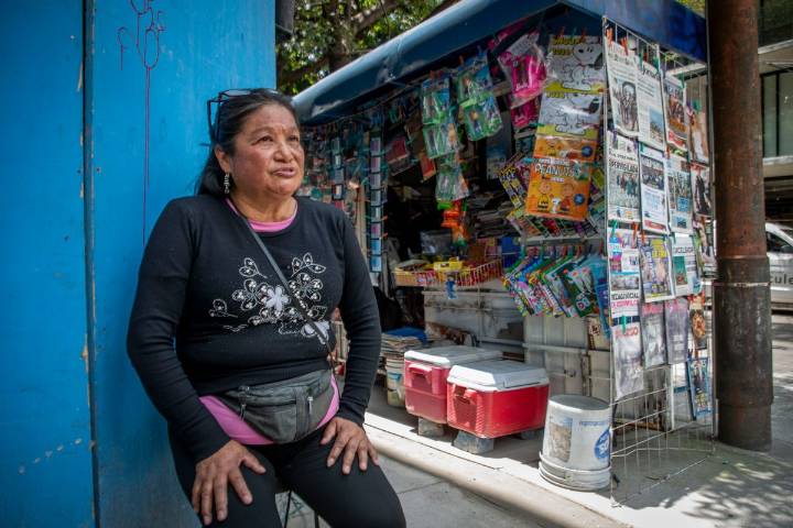 Tras 7 décadas de operar, puesto de periódicos enfrenta los estragos de la gentrificación