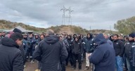 Unos 900 despidos, salarios adeudados y recortes en indemnizaciones: caos en petroleras