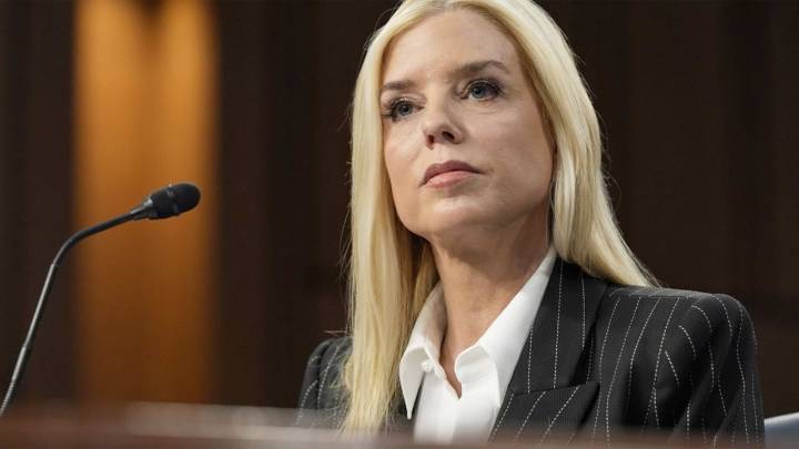 Pam Bondi, la fiscal de EU, agradece la cooperación de México en la lucha contra el narco