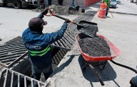Desazolva Gobierno de Saltillo rejillas pluviales en La Minita