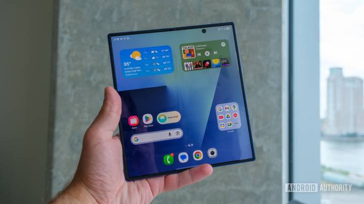 Someone is folding the Galaxy Z Fold 7 200,000 times live on YouTube (Updated: And it’s done)