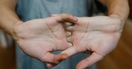 Is knuckle cracking bad for joints and can it cause arthritis?