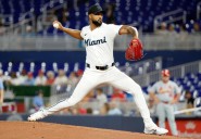 Alcántara lanza 7 sólidas entradas, Acosta pega su 1er hit, un jonrón, y Marlins vencen a Cardenales