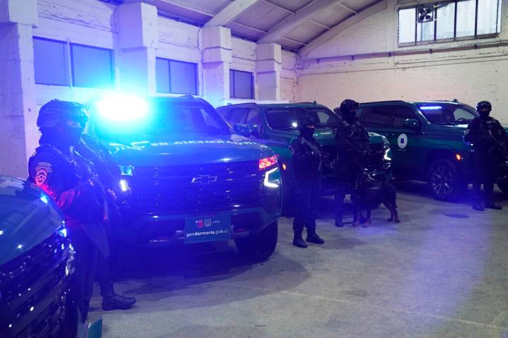 5 nuevos vehículos blindados refuerzan traslados de alto riesgo de Gendarmería