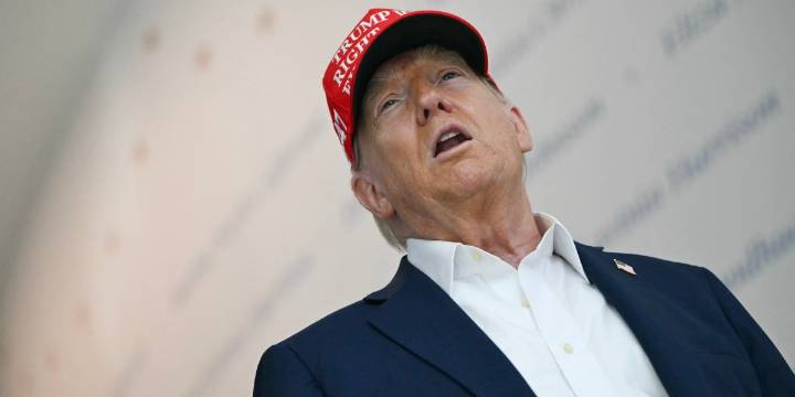 Trump's war on the Fed has created a ‘twist steepener’ in the bond market and it’s hurting the dollar