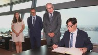 Illa visita el Puerto de Barcelona para conocer las inversiones que "marcarán su futuro"