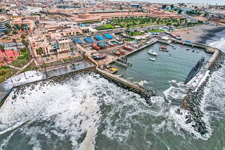 Más de 100 puertos en el litoral peruano cerrados por oleajes anómalos