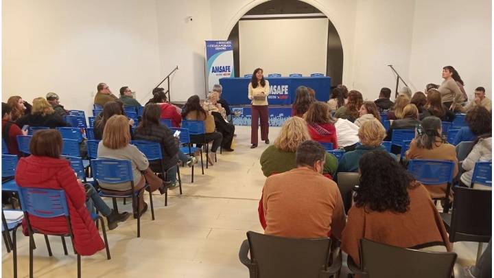 Paritarias: entre todas mociones de rechazo, los docentes nucleados en Amsafé definen las medidas de fuerza a seguir