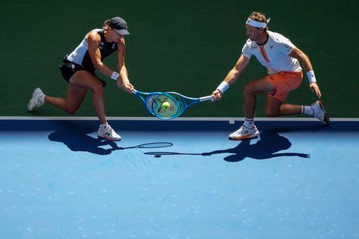 New US Open mixed doubles tournament begins and 4 teams are already halfway to the $1 million prize