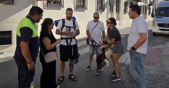 De este pueblo de Granada a Finisterre a pie para concienciar contra la 'basuraleza'