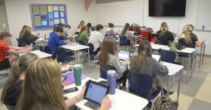 'Trending in right direction': Kanawha County test scores mirror statewide gains