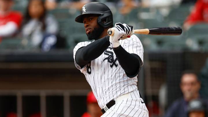 White Sox OF Luis Robert (left hamstring) goes on 10
