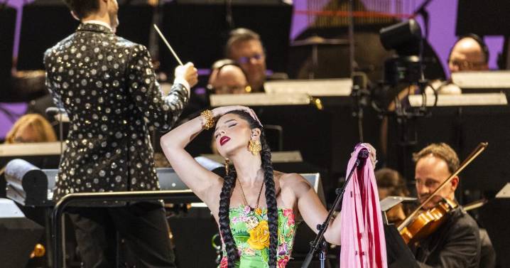 Los Aguilar iluminan el Hollywood Bowl con música, herencia, nostalgia y solidaridad con los migrantes