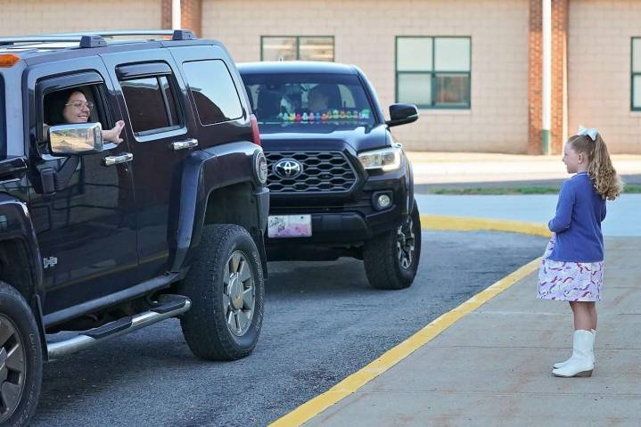 Photos: Moniteau’s Dassa McKinney Elementary students head back to class
