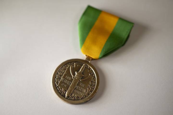 EU crea medalla para reconocer a militares desplegados en la frontera con México