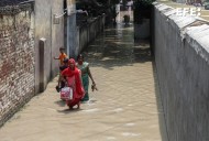 India en alerta con lluvias muy fuertes en Bombay y Nueva Delhi al limite de inundaciones