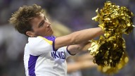 Vikings show support for their male cheerleaders amid backlash