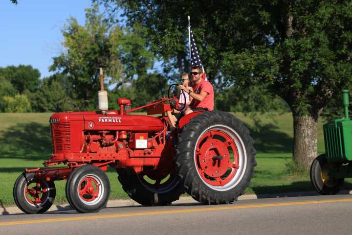 Tractors help kick off 50-year anniversary of Heritage Days at East Grand Forks parade