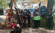 Socavon se «traga» a mujer de la tercera edaden la CDMX