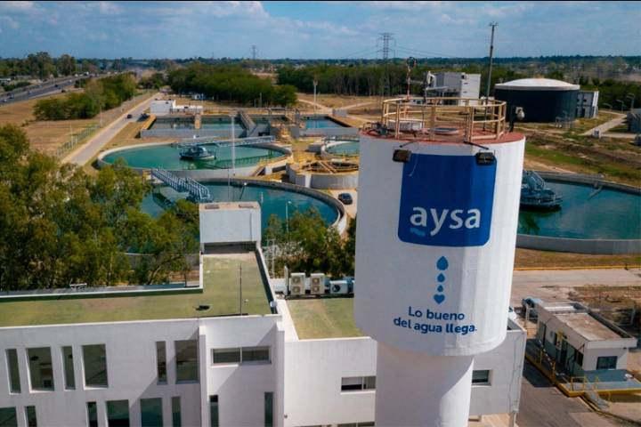 El Gobierno nacional inició el proceso de privatización de AySA