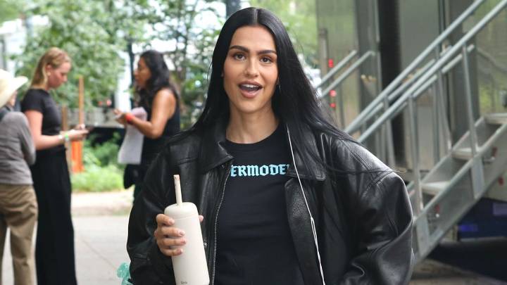 Amelia Gray's Slouchy Transitional Jacket Is the Perfect Back